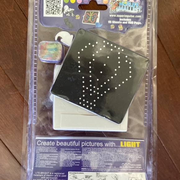 World’s Smallest Lite-Brite - Picture 2 of 3